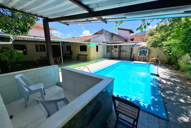 Piscina e área coberta do Casarão do Indaiá